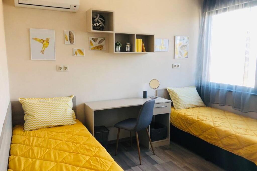 Lovely 3-Bedroom Apartment For 7 Ppl At The Centre Varna Bagian luar foto
