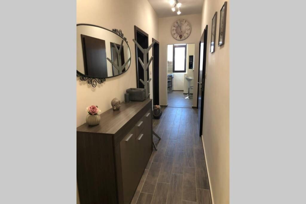 Lovely 3-Bedroom Apartment For 7 Ppl At The Centre Varna Bagian luar foto