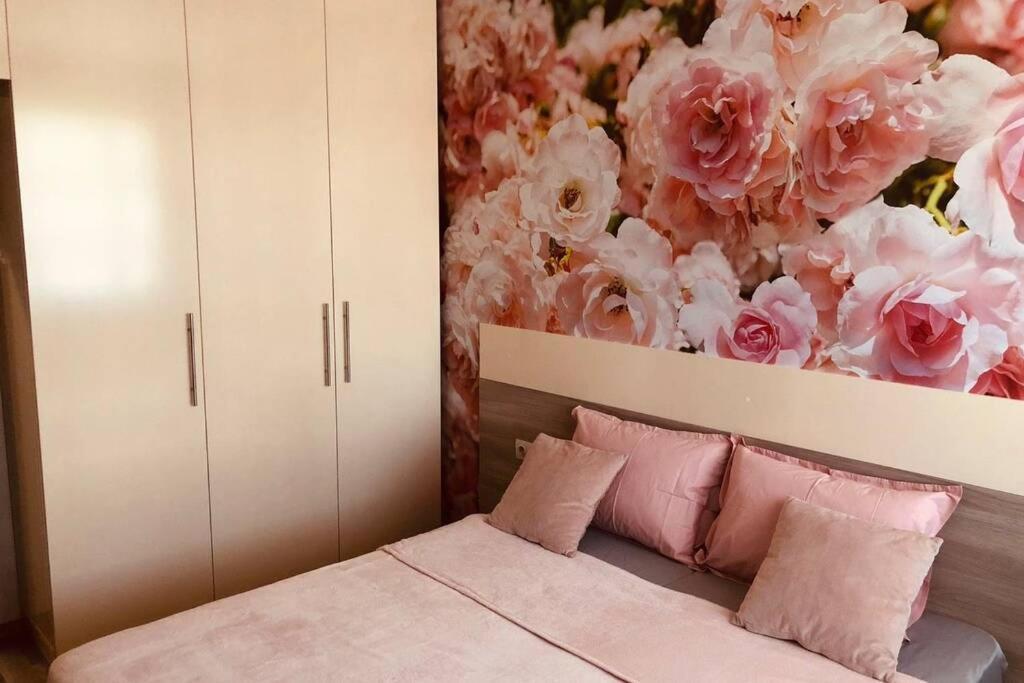 Lovely 3-Bedroom Apartment For 7 Ppl At The Centre Varna Bagian luar foto